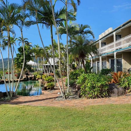 Colonial Palms Motor Inn Airlie Beach Bagian luar foto