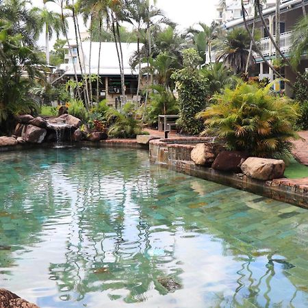Colonial Palms Motor Inn Airlie Beach Bagian luar foto
