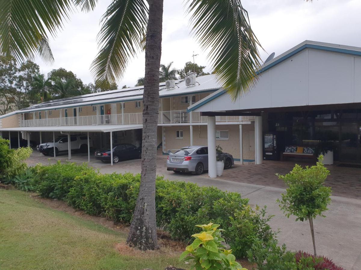 Colonial Palms Motor Inn Airlie Beach Bagian luar foto