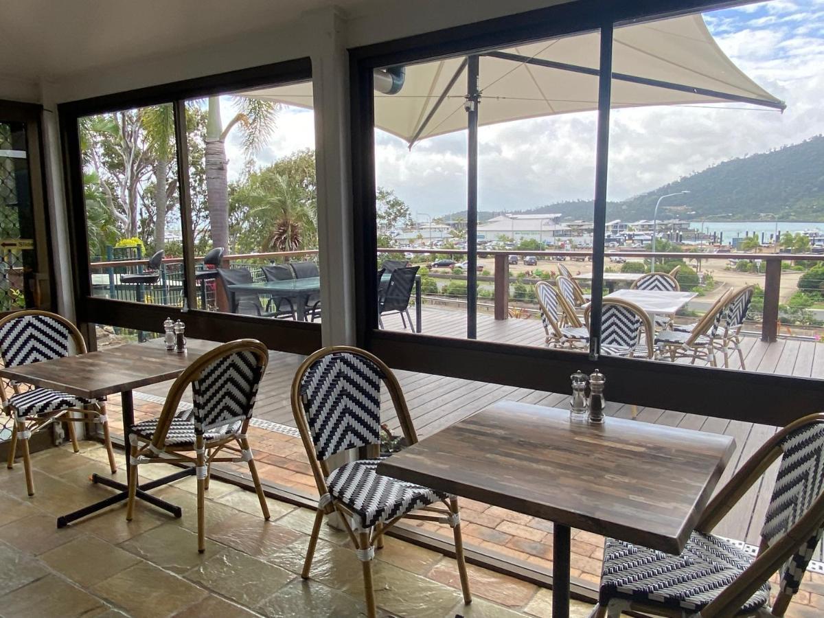 Colonial Palms Motor Inn Airlie Beach Bagian luar foto