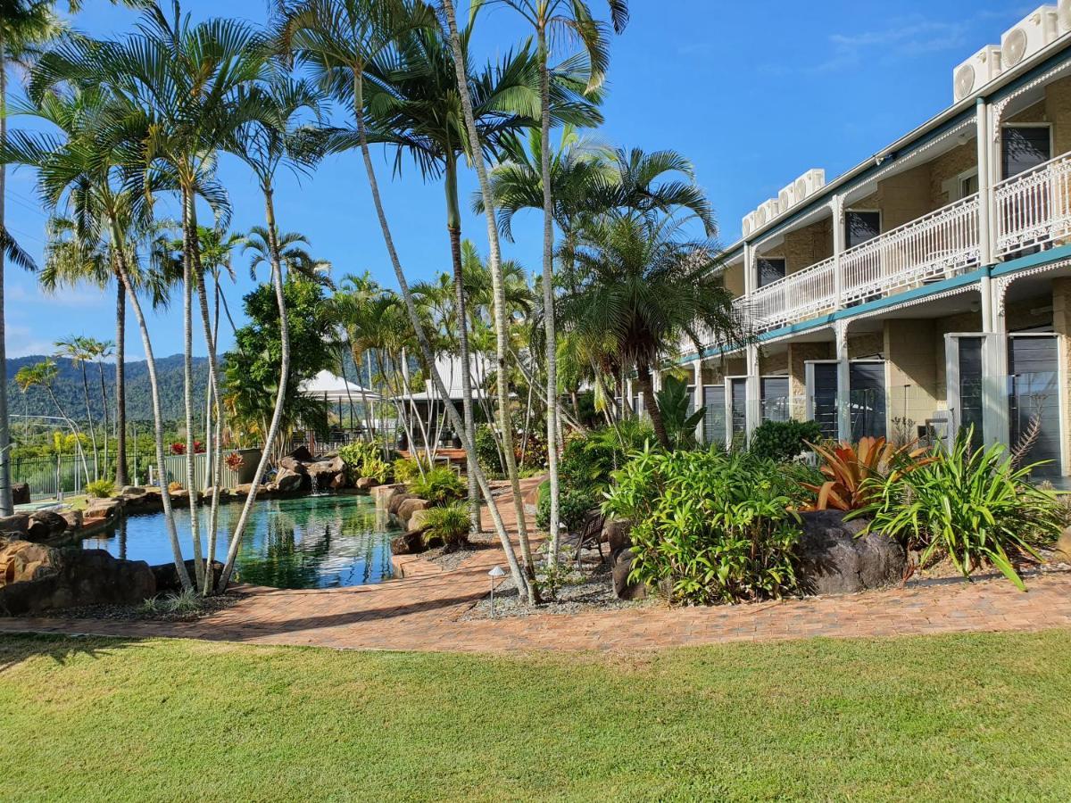 Colonial Palms Motor Inn Airlie Beach Bagian luar foto