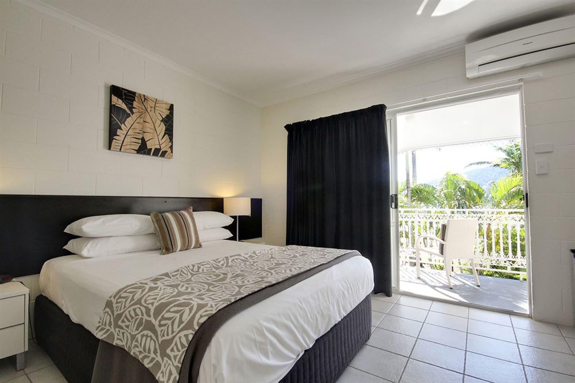 Colonial Palms Motor Inn Airlie Beach Bagian luar foto