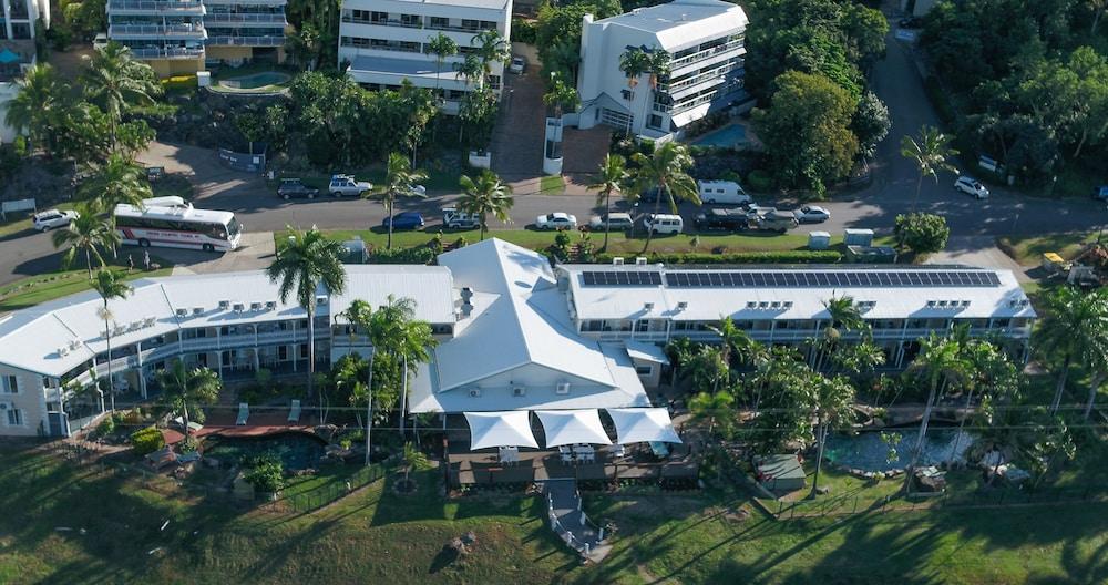 Colonial Palms Motor Inn Airlie Beach Bagian luar foto