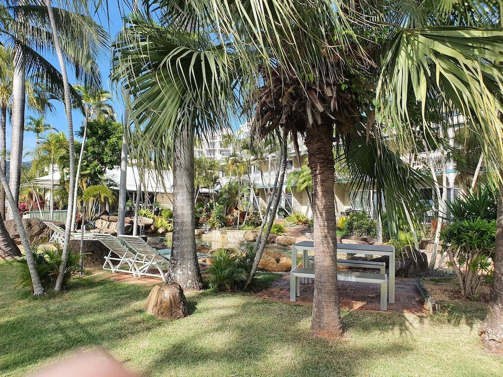 Colonial Palms Motor Inn Airlie Beach Bagian luar foto