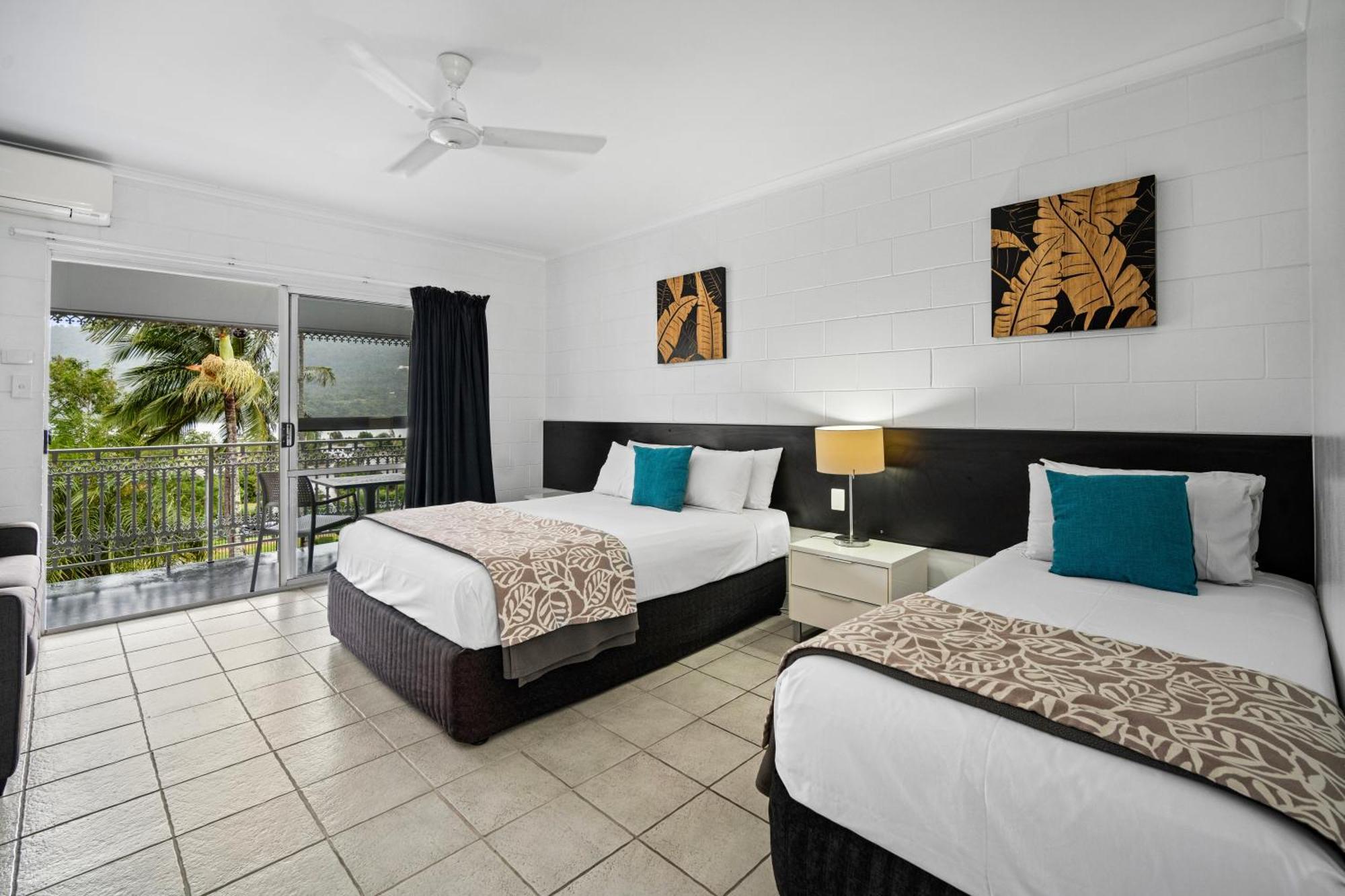 Colonial Palms Motor Inn Airlie Beach Bagian luar foto