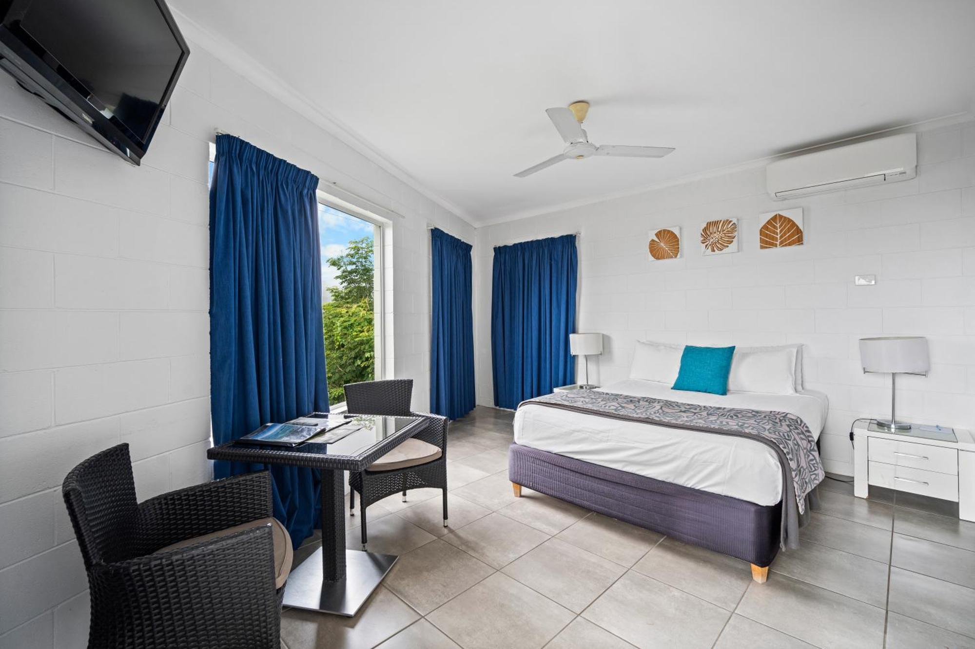 Colonial Palms Motor Inn Airlie Beach Bagian luar foto