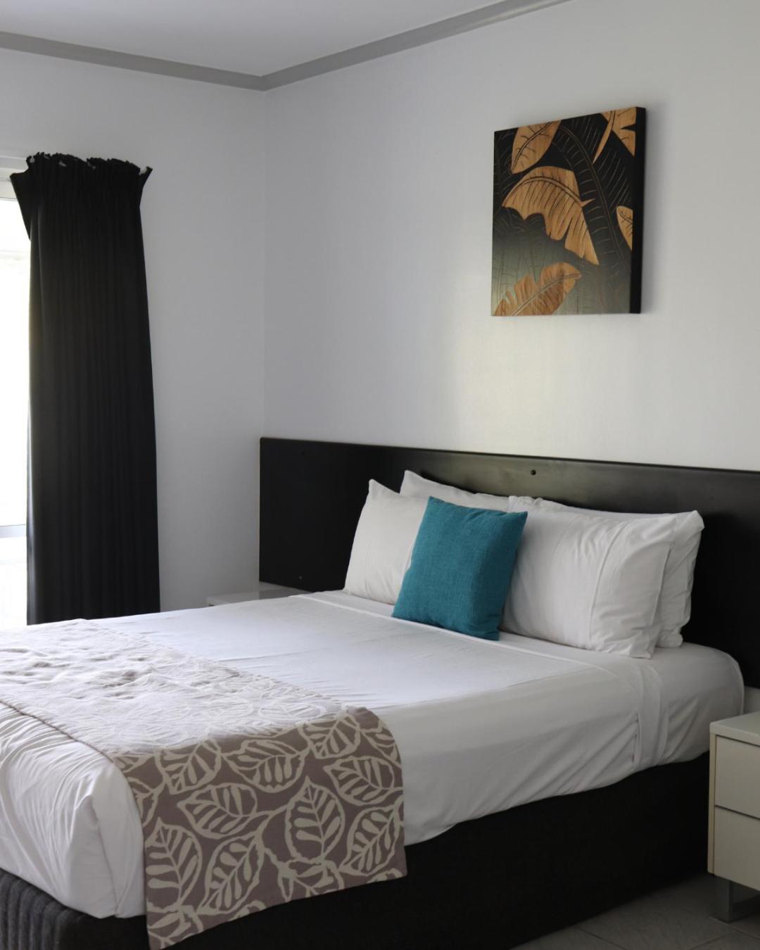 Colonial Palms Motor Inn Airlie Beach Bagian luar foto