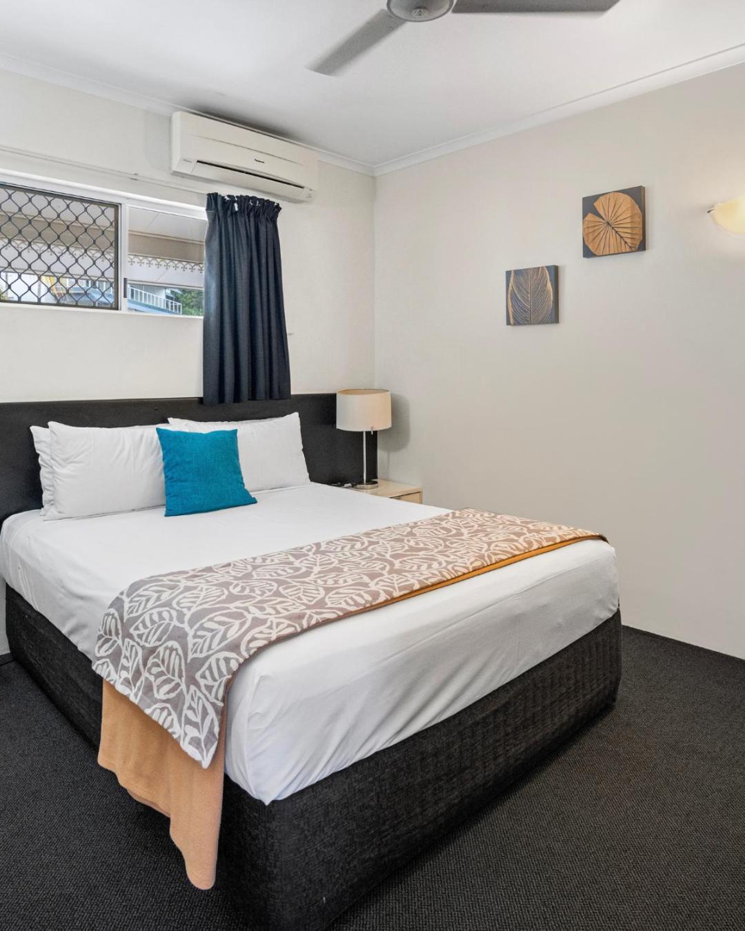 Colonial Palms Motor Inn Airlie Beach Bagian luar foto