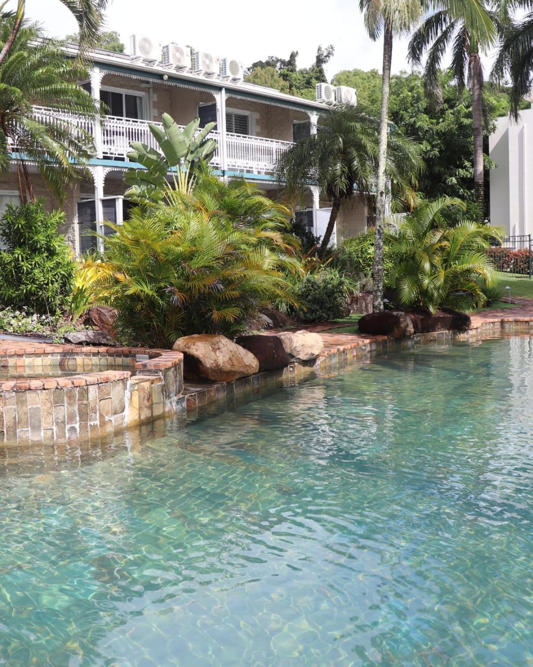 Colonial Palms Motor Inn Airlie Beach Bagian luar foto