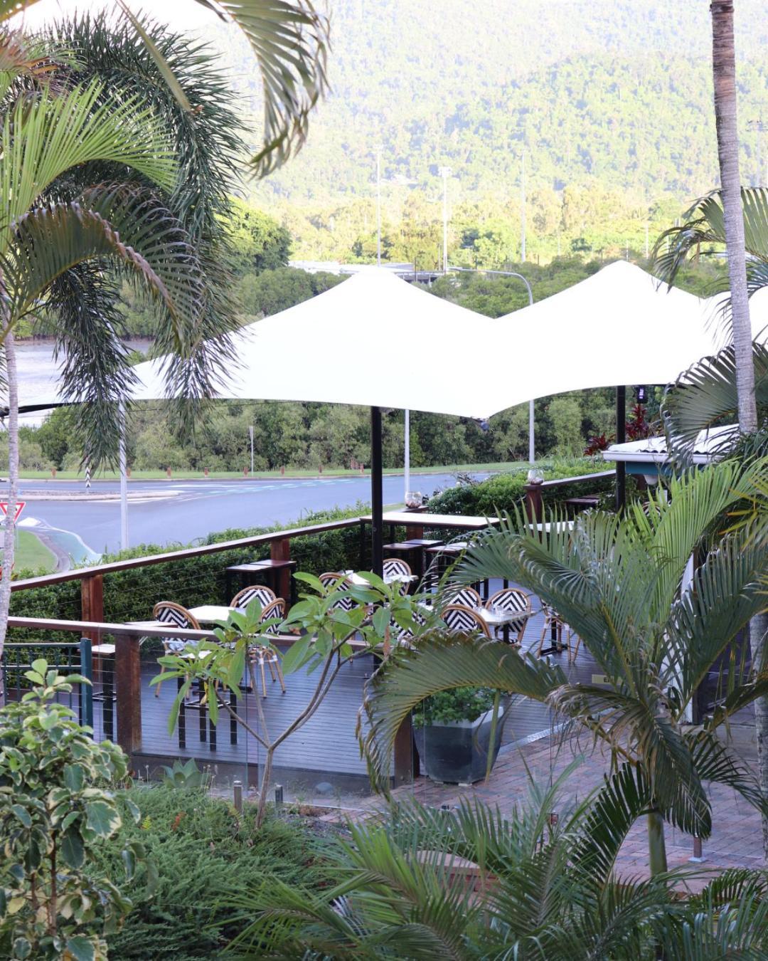 Colonial Palms Motor Inn Airlie Beach Bagian luar foto