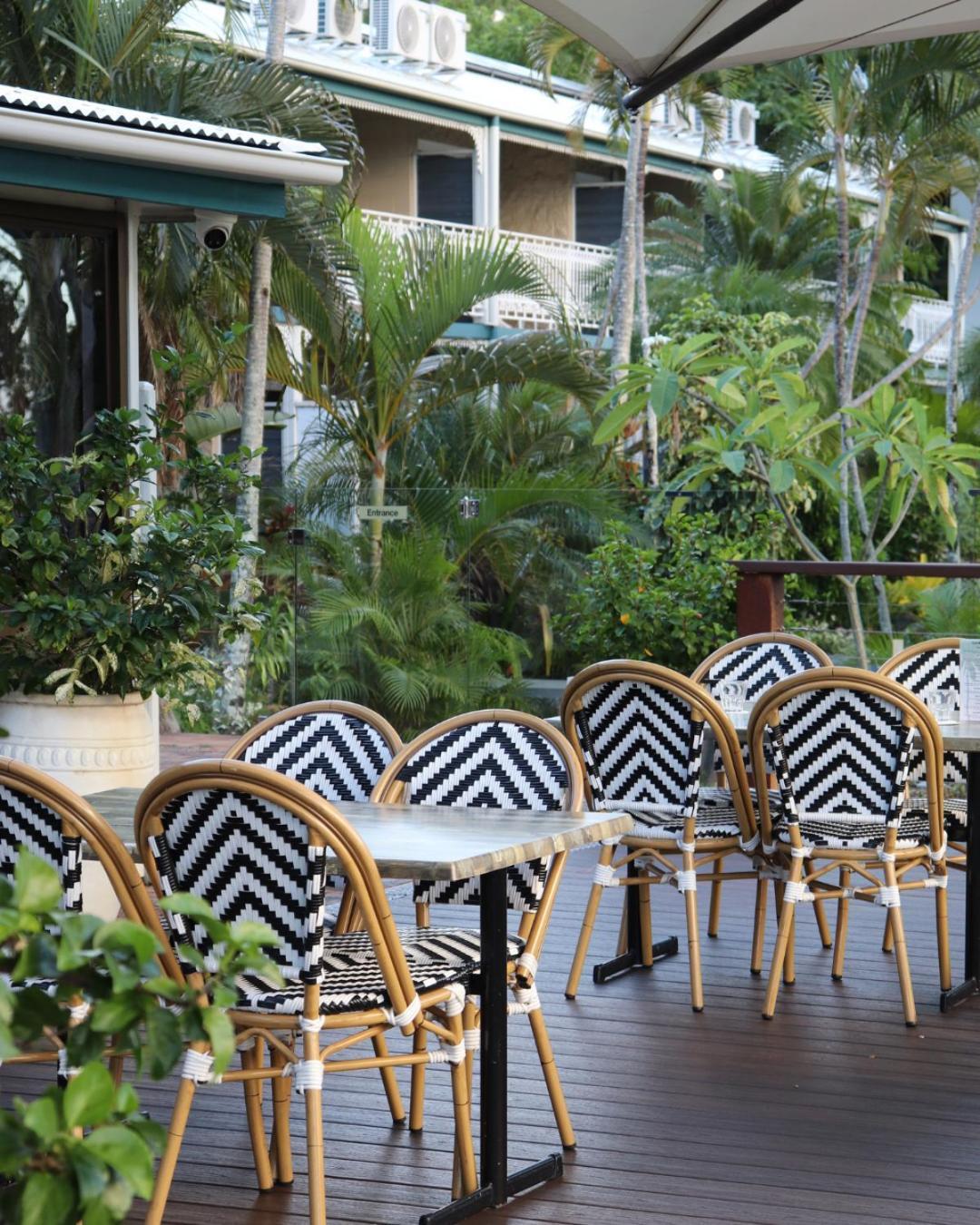 Colonial Palms Motor Inn Airlie Beach Bagian luar foto