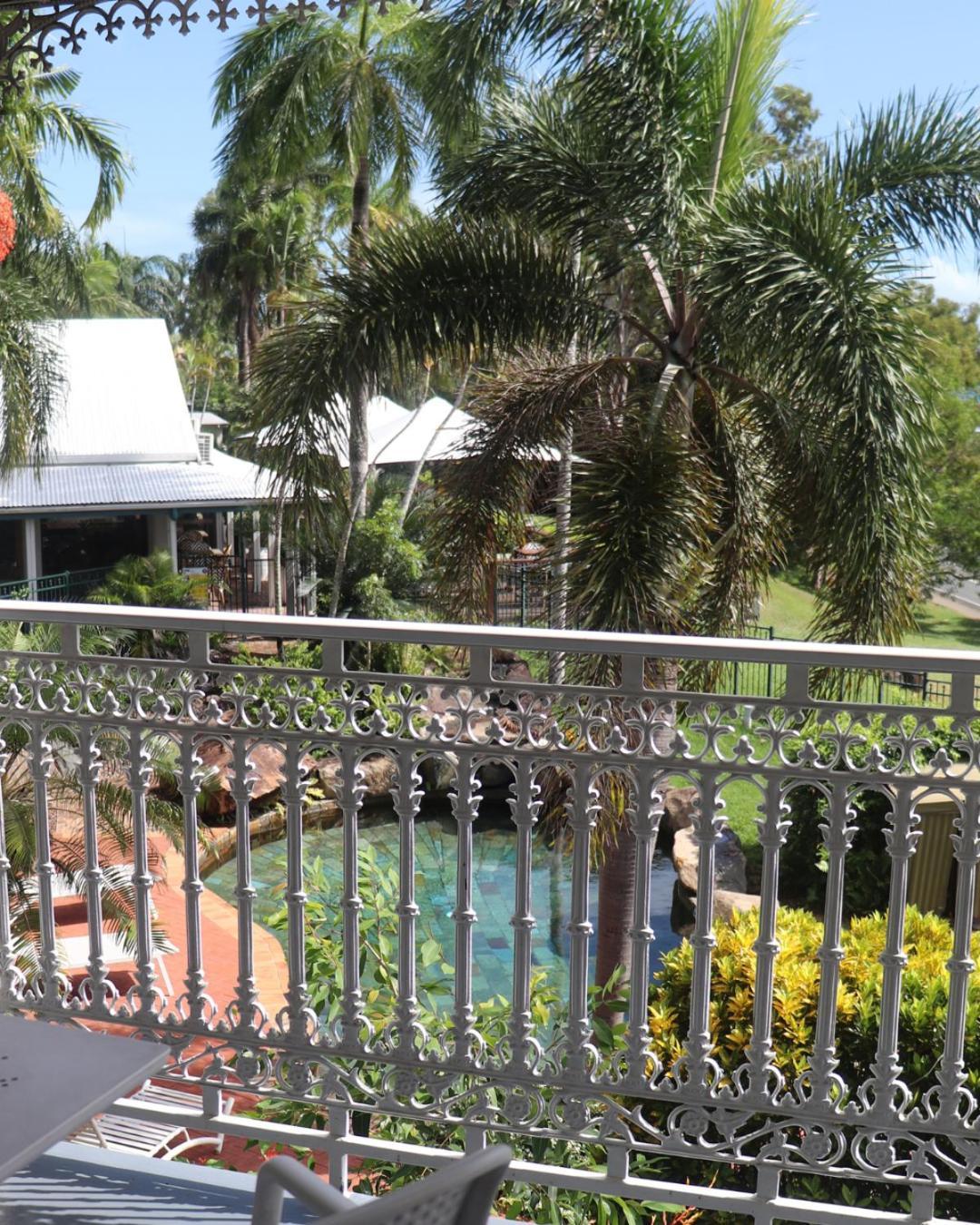 Colonial Palms Motor Inn Airlie Beach Bagian luar foto